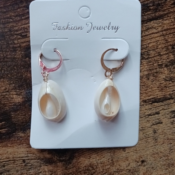3 for $10 Fashion earrings - Picture 6 of 7